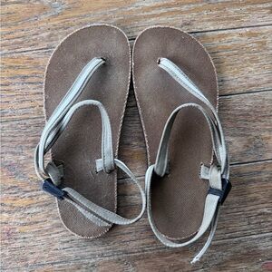 Earth Runners sandals